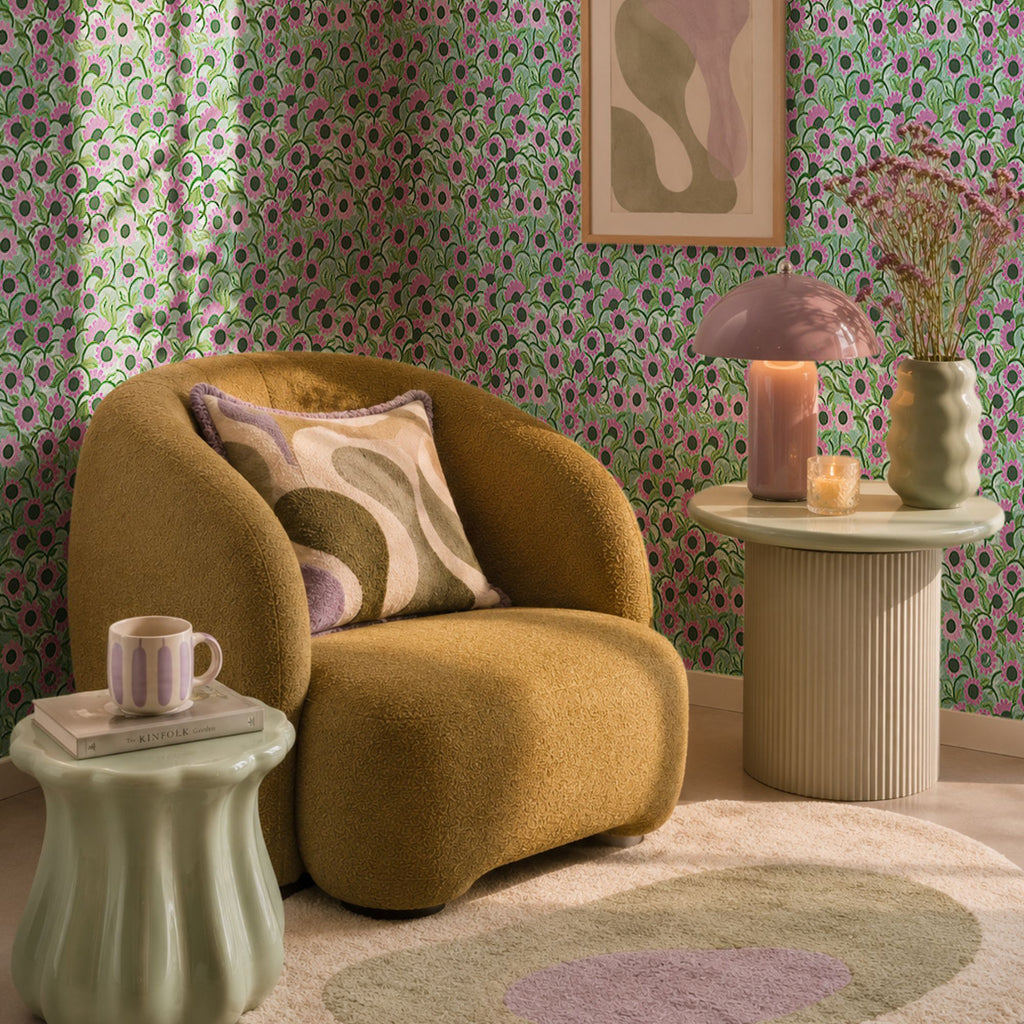 Bloemen behang | Suraj Choomi - Sun Kissed Petals - Firoza
